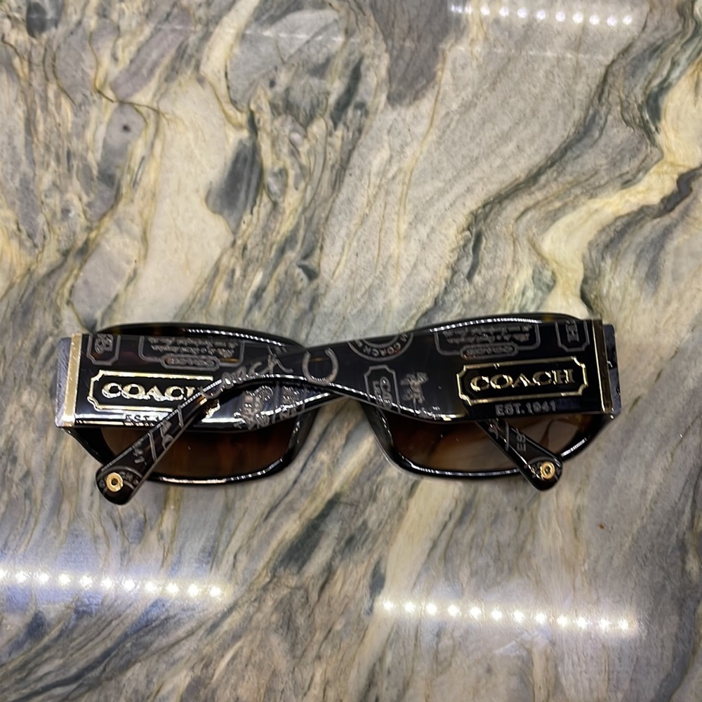 Coach women sunglasses. - Picture 3 of 6